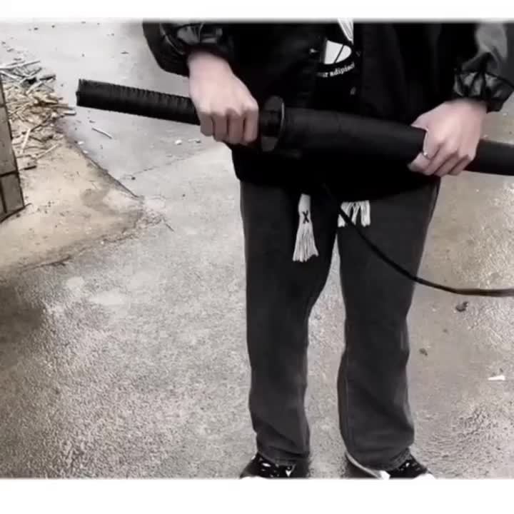 Parapluie à Manche Épée de Samouraï Créatif - Parapluie Pliant Coupe-Vent à 16 Nervures, Ouverture\u002FFermeture Semi-Automatique, Dôme Durable en 190T & Cadre en Fibre de Verre, Portable pour Voyage & Cadeau d'Anniversaire, Noir Élégant, Design Compact